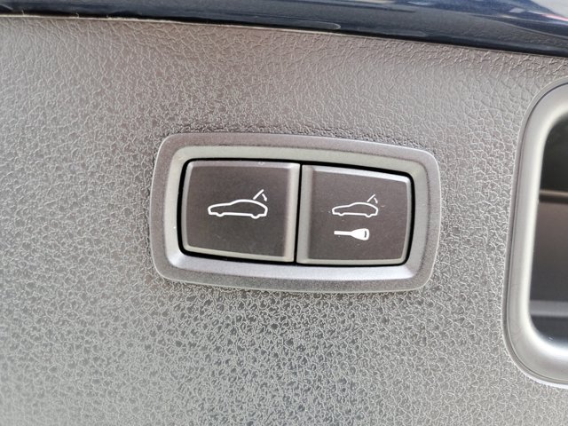 Certified 2020 Porsche Macan AWD/4WD image 16