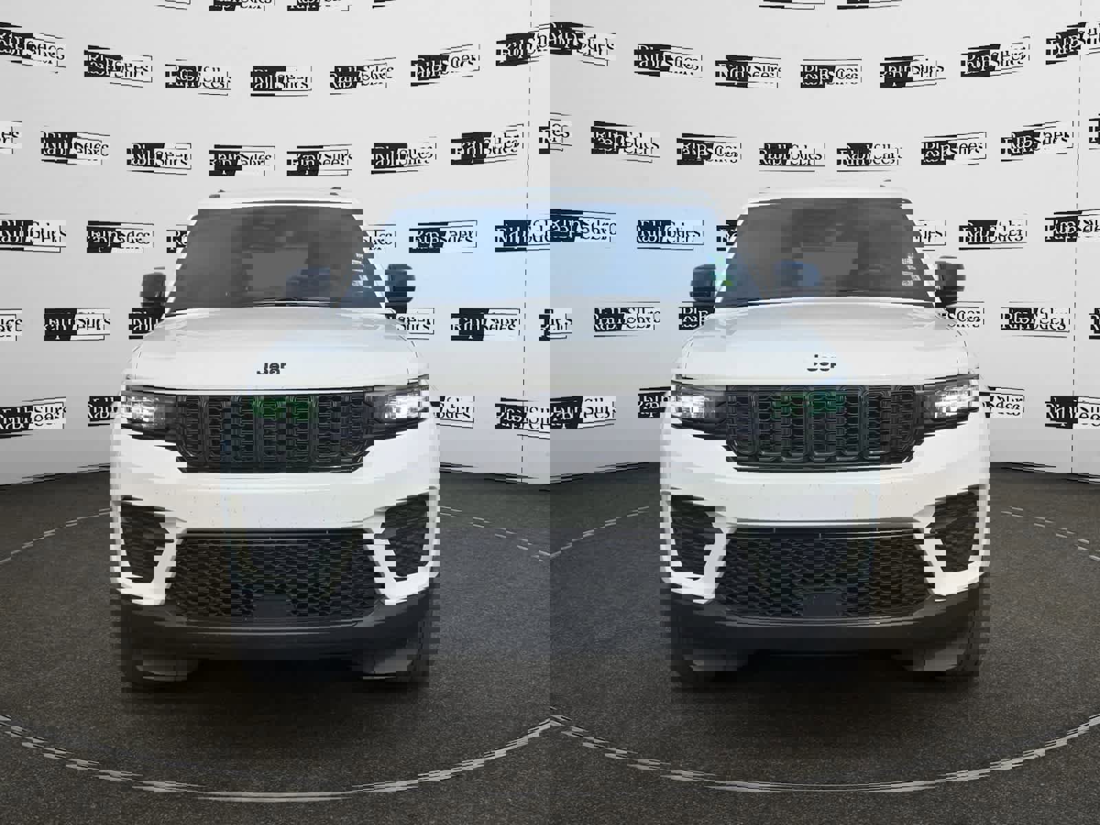 Used 2023 Jeep Grand Cherokee Altitude image 8