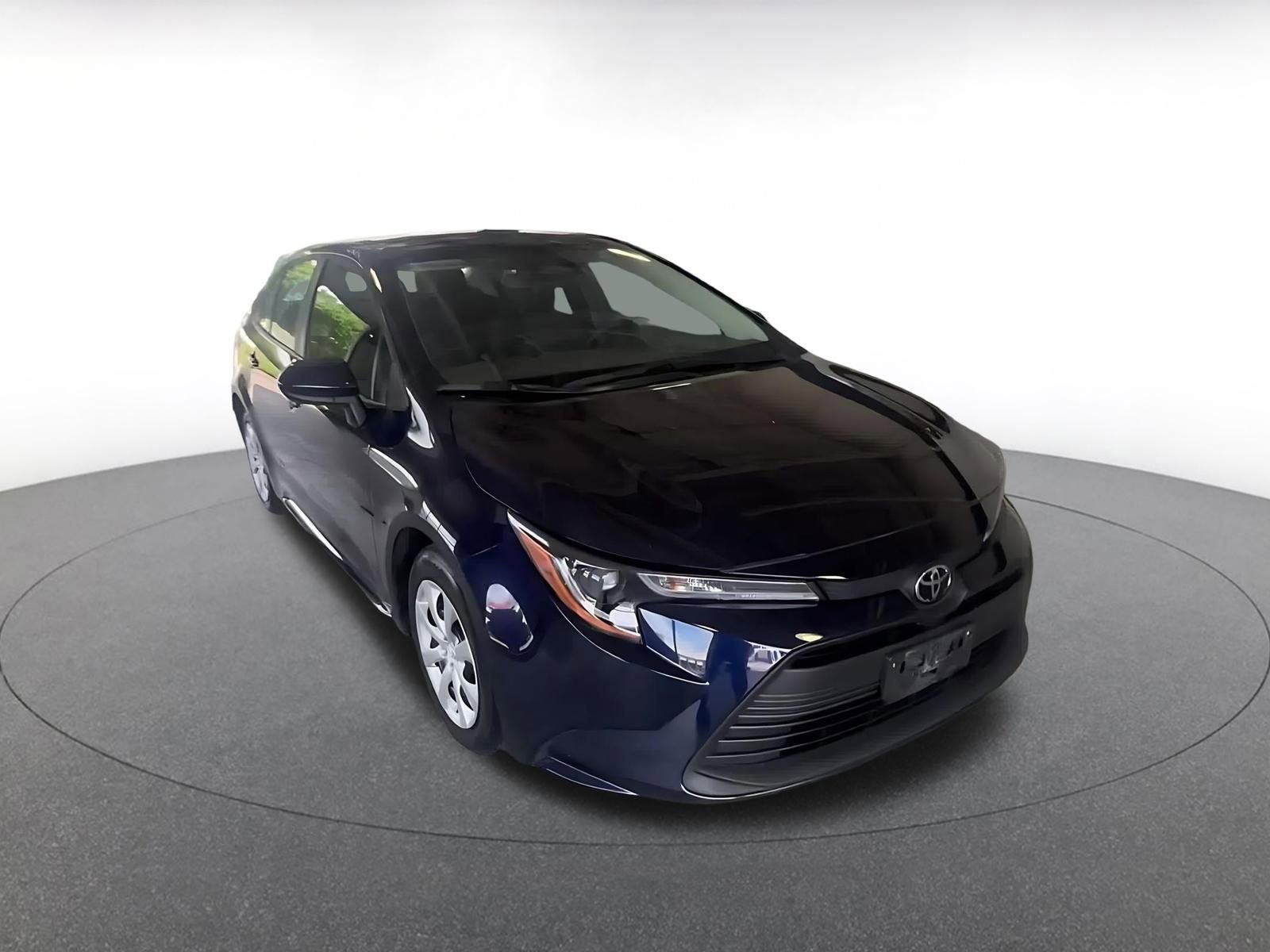 Used 2025 Toyota Corolla LE FWD image 3