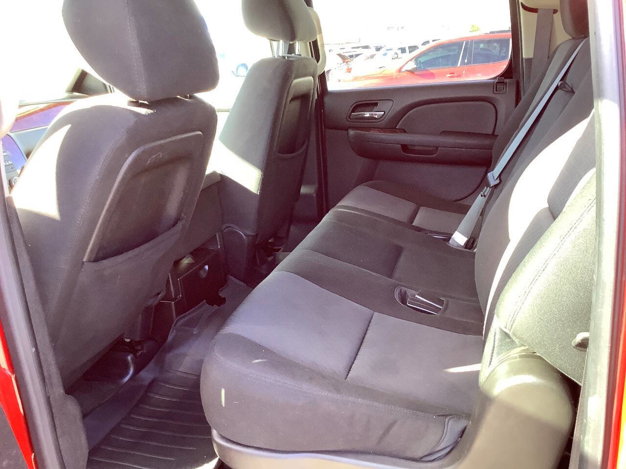 Used 2013 Chevrolet Suburban LS image 28