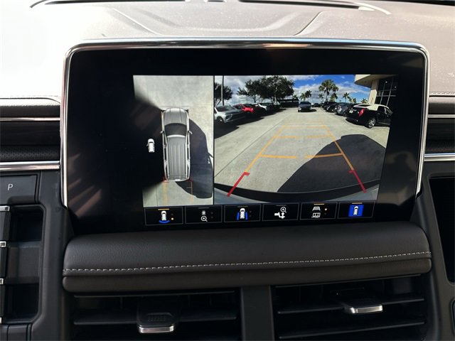 Used 2023 GMC Yukon SLT w/ SLT Luxury Package image 25