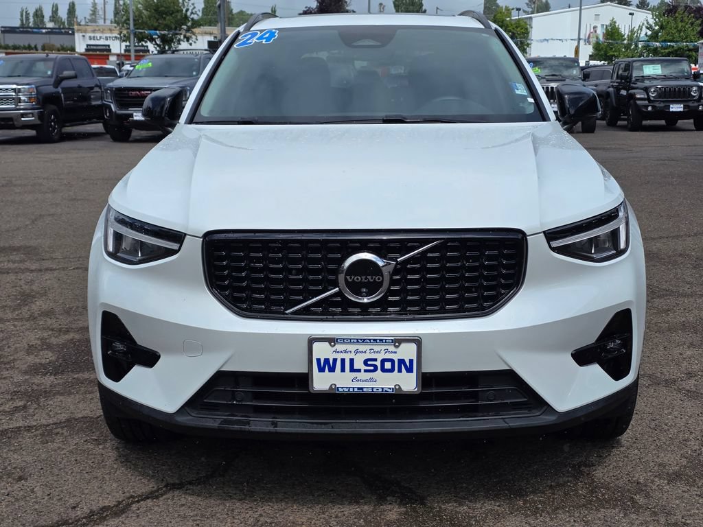 Used 2024 Volvo XC40 B5 Plus AWD/4WD image 6