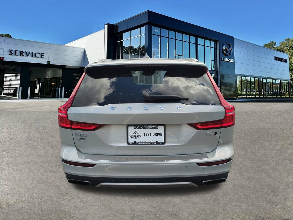 Used 2022 Volvo V60 T5 Cross Country w/ Lounge Package AWD/4WD image 5