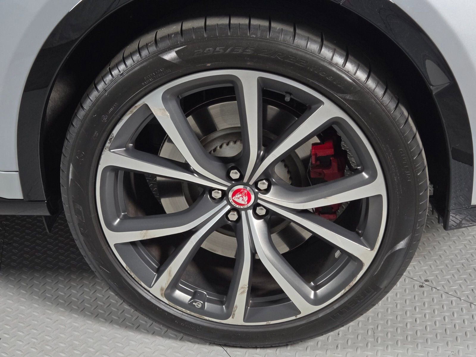 Used 2023 Jaguar F-PACE SVR image 10