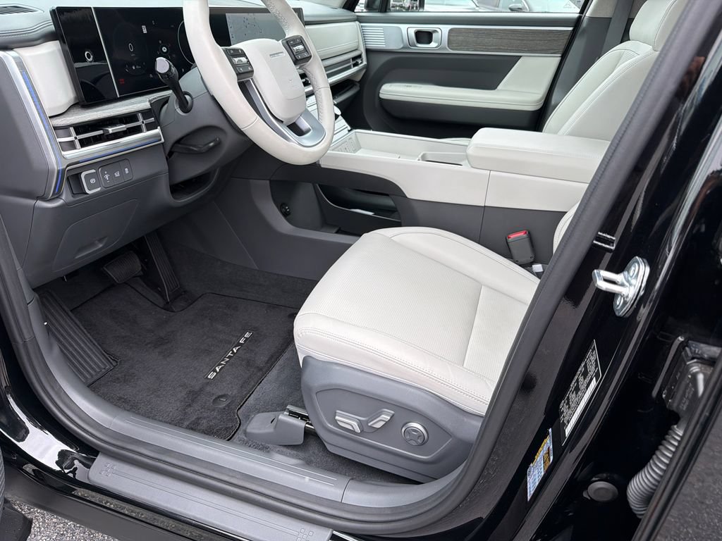 Used 2025 Hyundai Santa Fe Limited FWD image 9