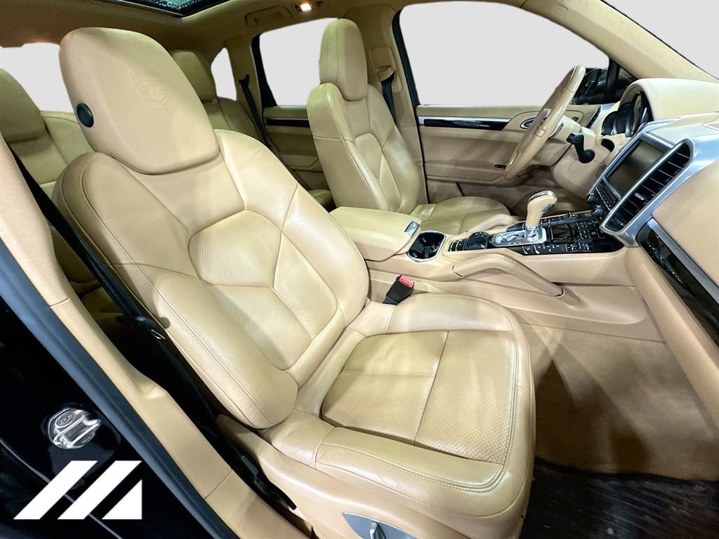 Used 2014 Porsche Cayenne Platinum Edition image 31