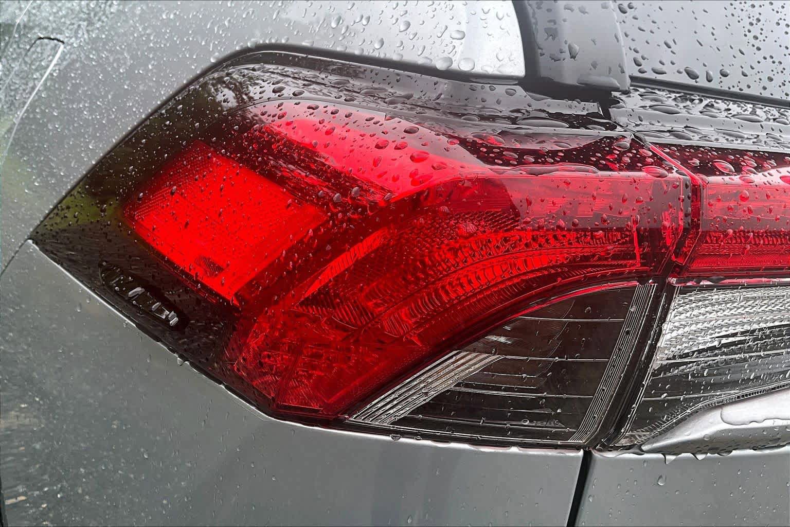 Used 2021 Toyota RAV4 XLE Premium AWD/4WD image 29