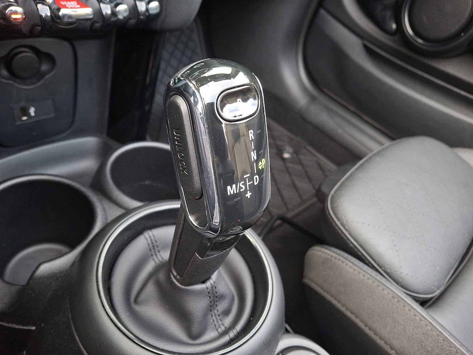 Used 2022 MINI Cooper S w/ Signature Upholstery Package image 9