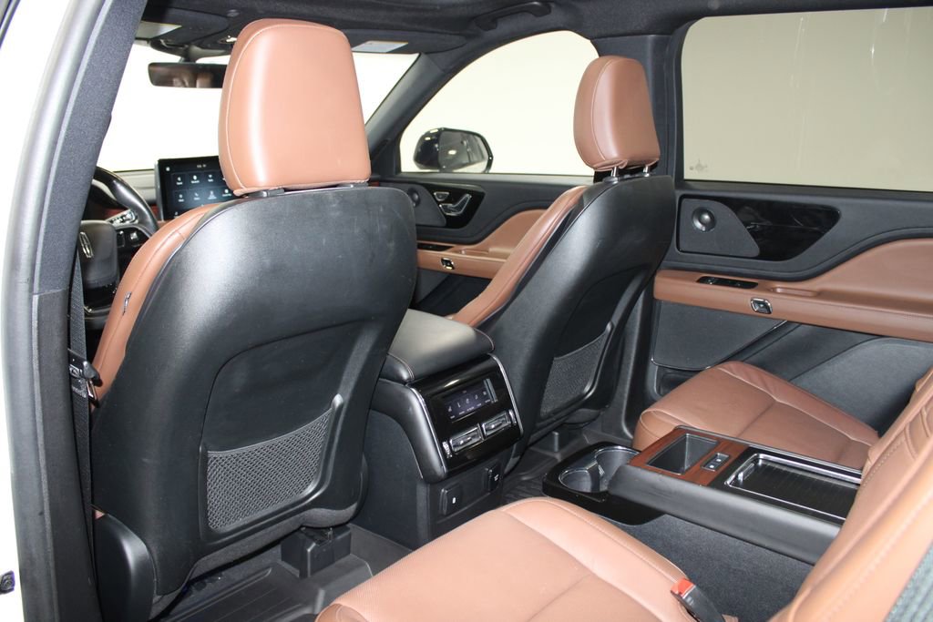 Used 2023 Lincoln Aviator Reserve w/ Equipment Group 201A image 26