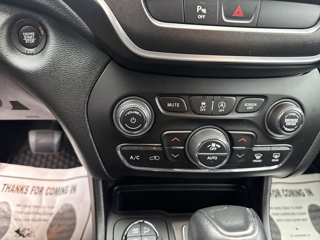 Used 2020 Jeep Cherokee Trailhawk w/ Cold Weather Group image 21