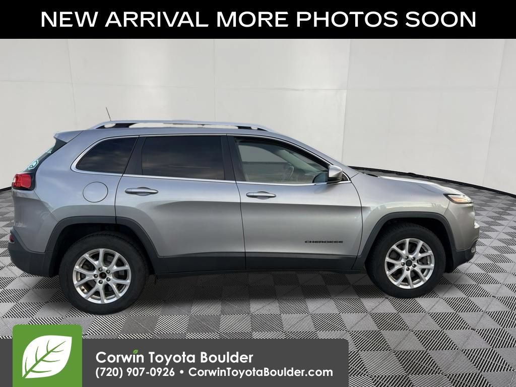 Used 2016 Jeep Cherokee Latitude w/ Safety/Convenience Group AWD/4WD image 9