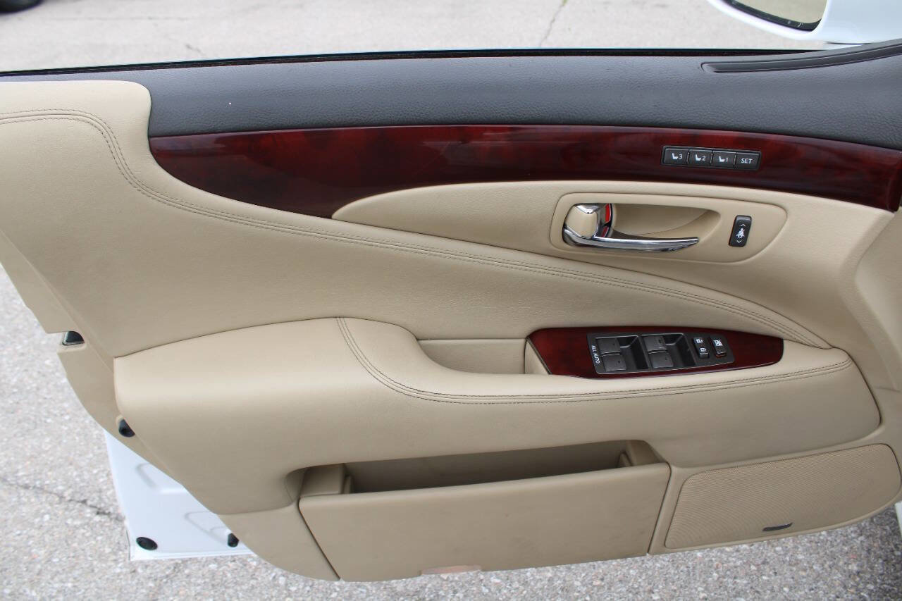 Used 2007 Lexus LS 460 RWD image 18