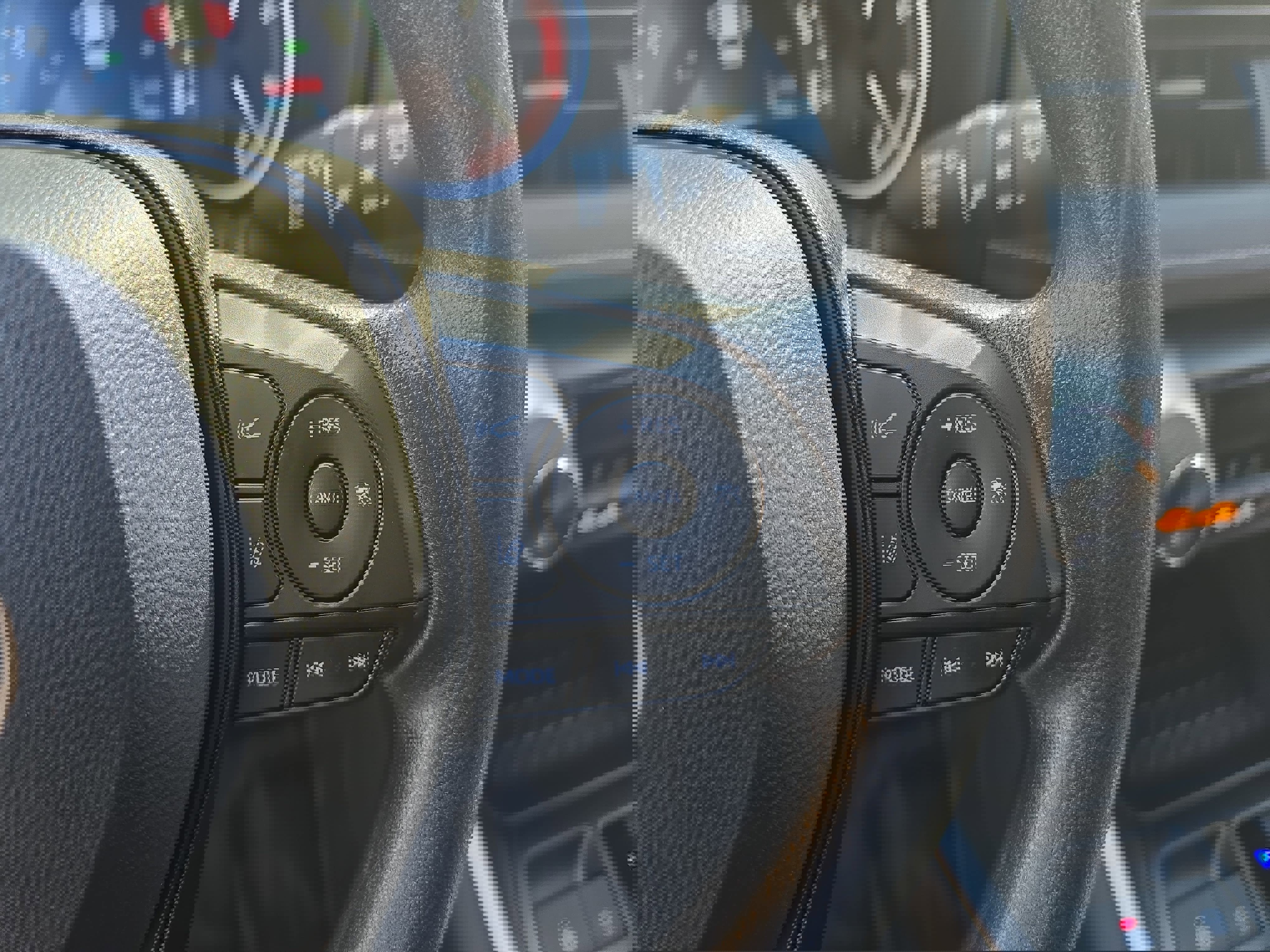 Used 2025 Toyota RAV4 XLE w/ Convenience Package image 18