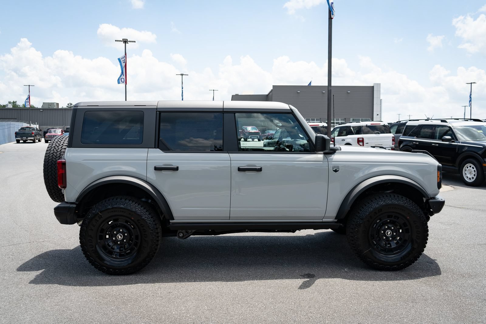 New 2026 Ford Bronco Big Bend w/ Black Diamond Package AWD/4WD image 11