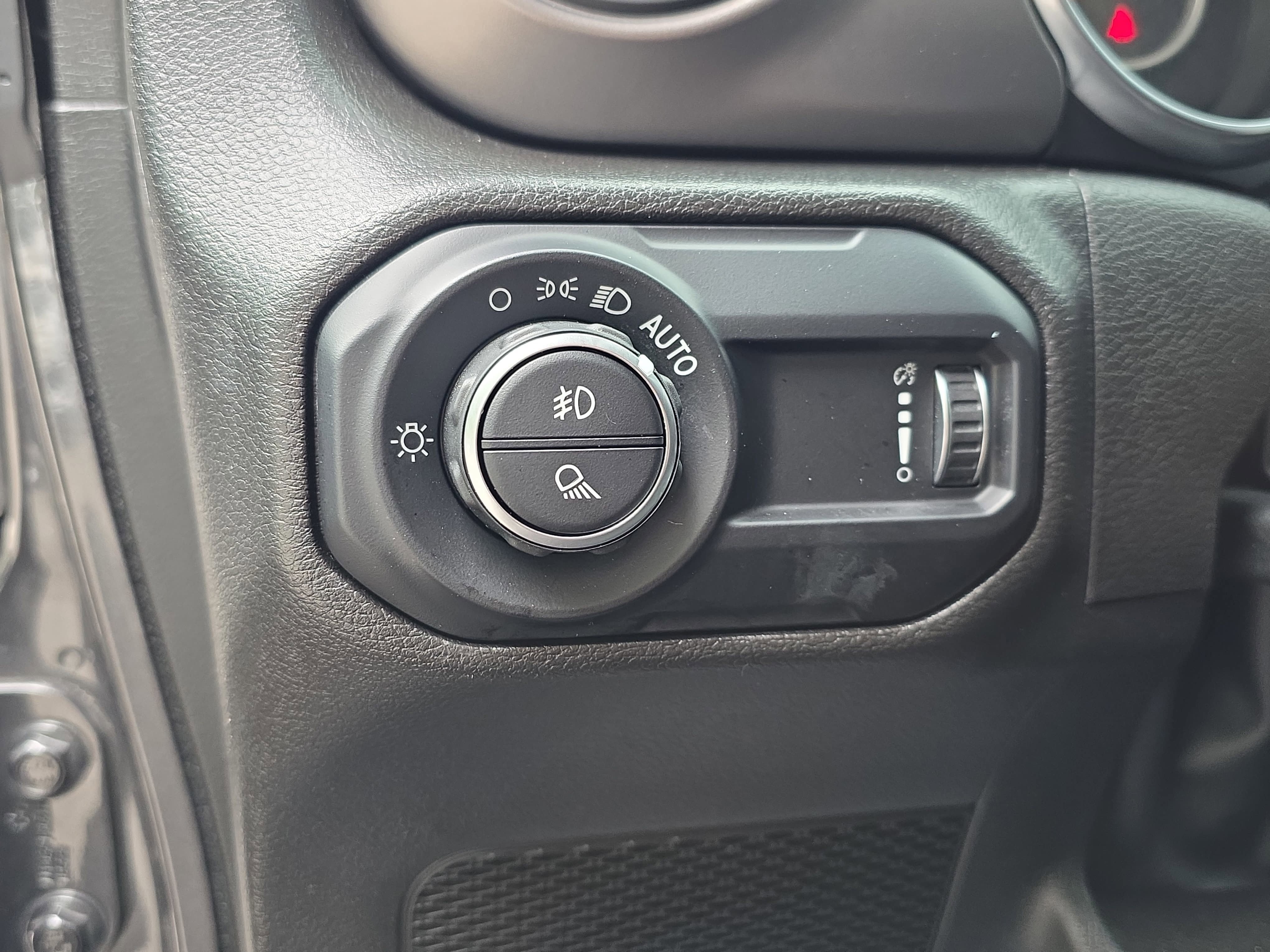 Certified 2023 Jeep Gladiator Sport AWD/4WD image 23