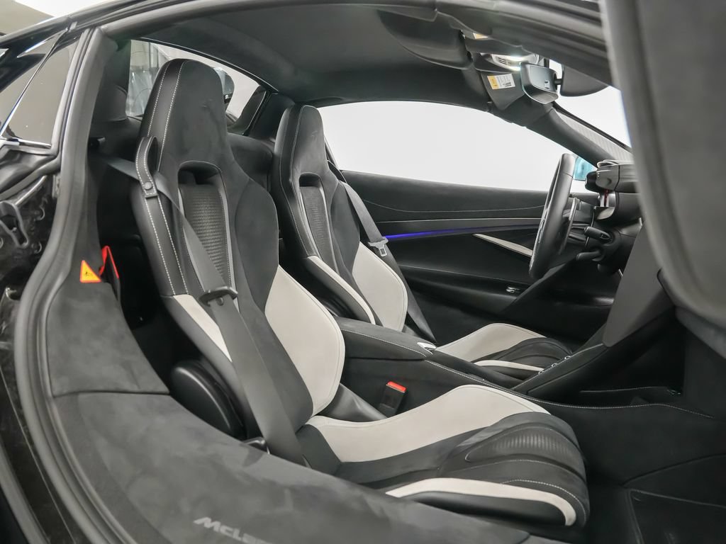 Used 2026 McLaren 750S Spider RWD image 17