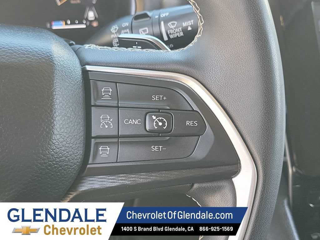 Used 2023 Jeep Grand Cherokee Laredo AWD/4WD image 30
