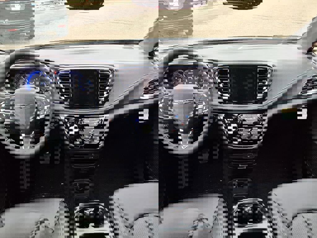 New 2026 Chrysler Pacifica Select image 21