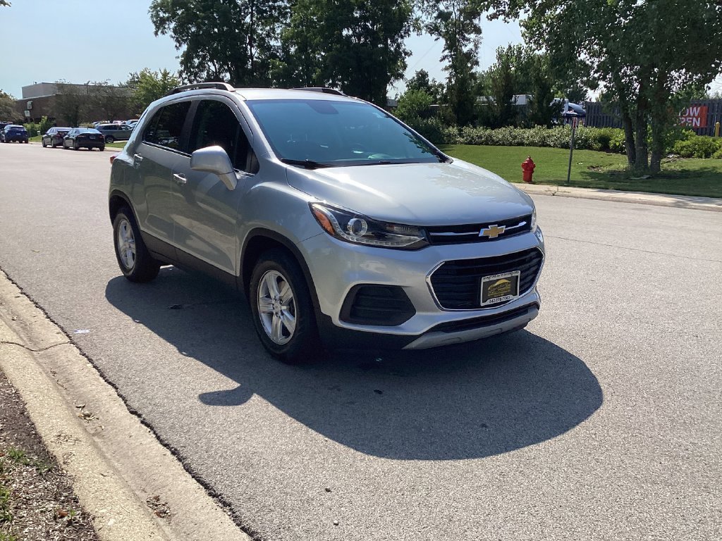 Used 2020 Chevrolet Trax LT w/ LT Convenience Package FWD image 2