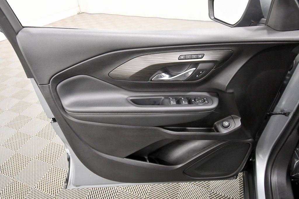 Used 2024 GMC Terrain SLT image 13