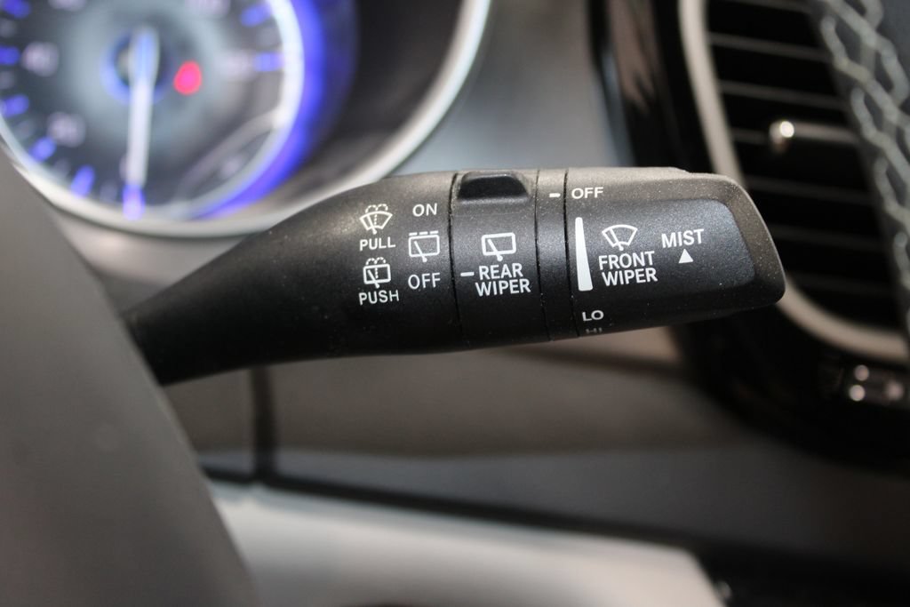Used 2024 Chrysler Pacifica Touring-L FWD image 26