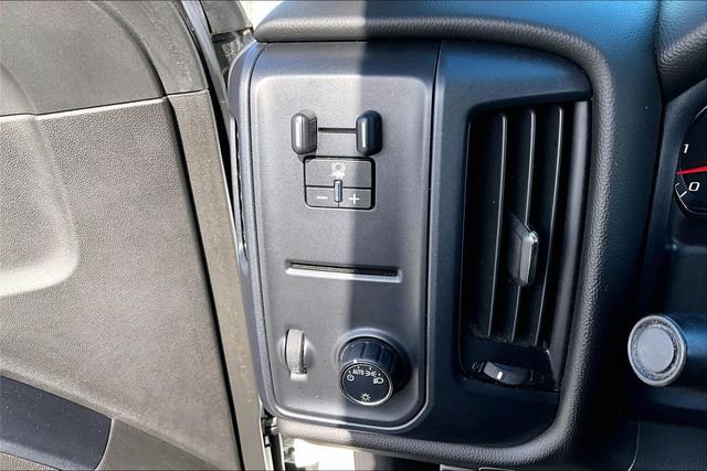 Used 2018 Chevrolet Silverado 1500 Custom w/ Custom Value Package image 16