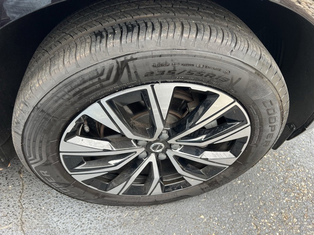 Used 2023 Volvo XC60 B5 Plus image 44