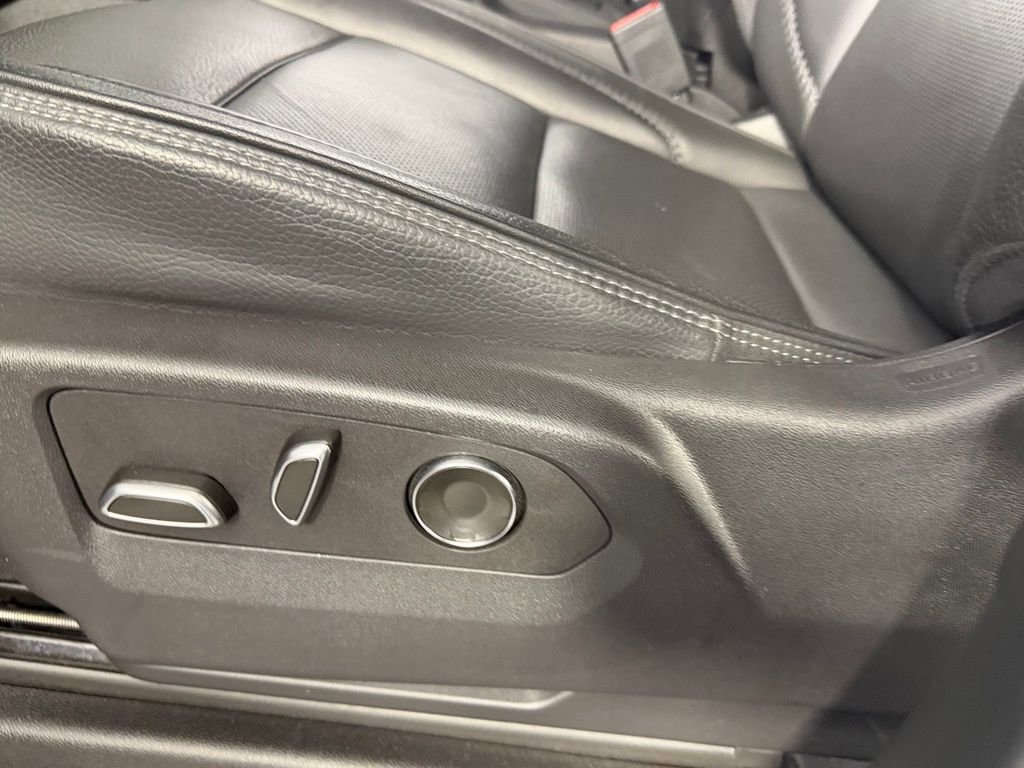 Used 2025 GMC Yukon Denali image 23