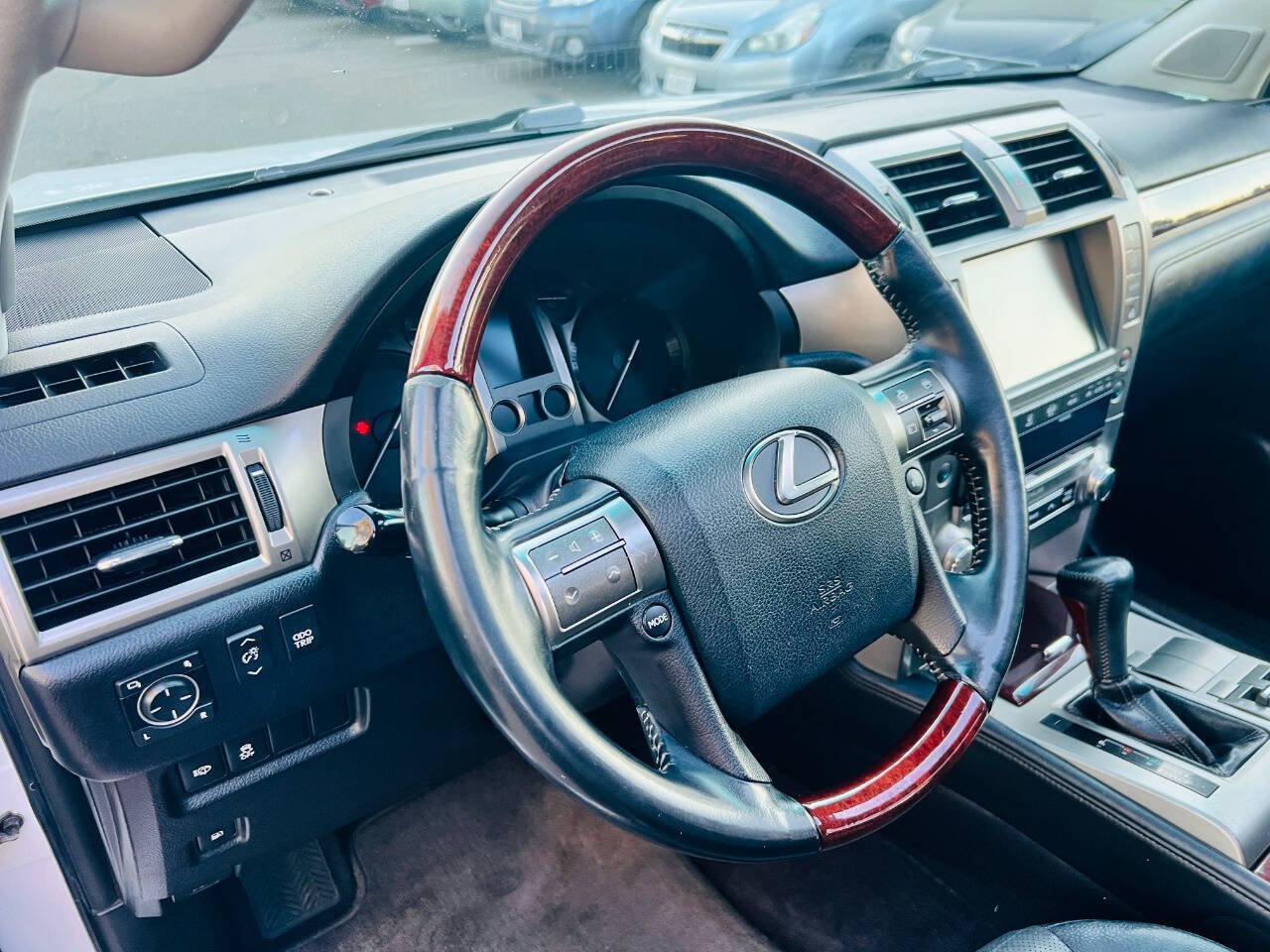 Used 2015 Lexus GX 460 w/ Premium Package AWD/4WD image 20