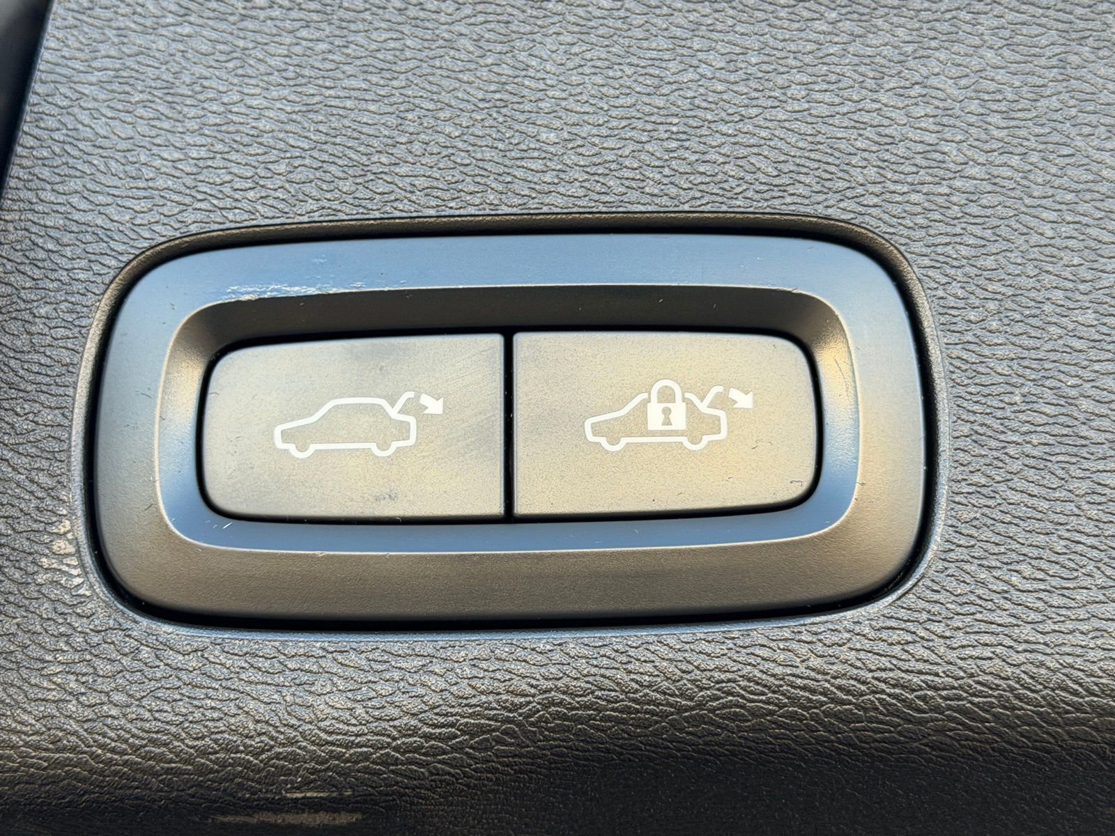 Used 2020 Volvo XC60 T5 Inscription w/ Protection Package Premier image 16