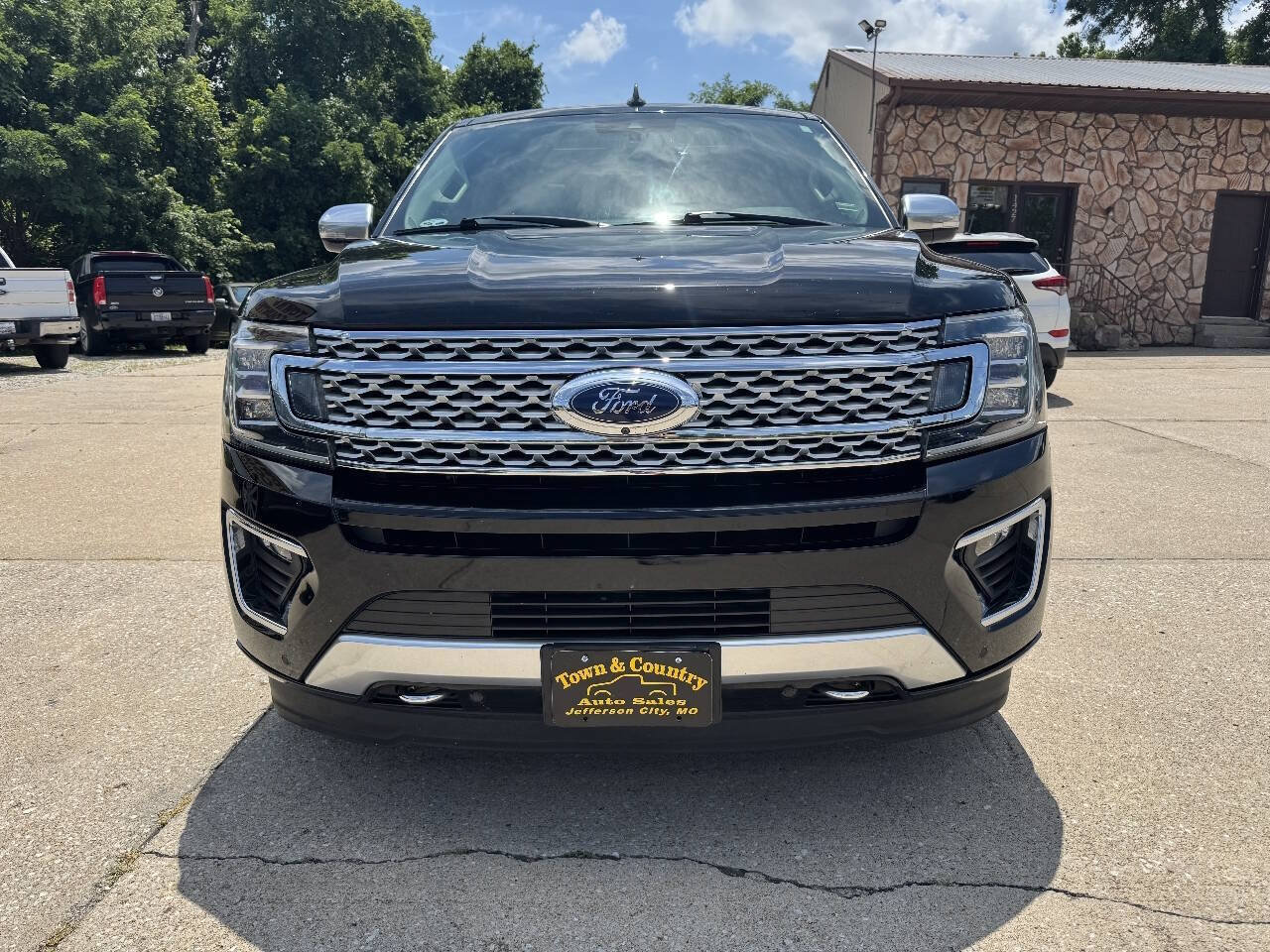 Used 2018 Ford Expedition Max Platinum AWD/4WD image 2
