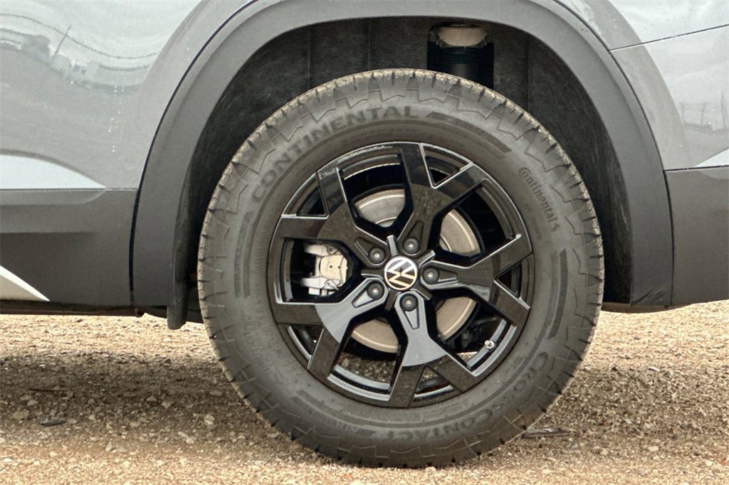 Used 2024 Volkswagen Atlas Peak Edition SE image 29