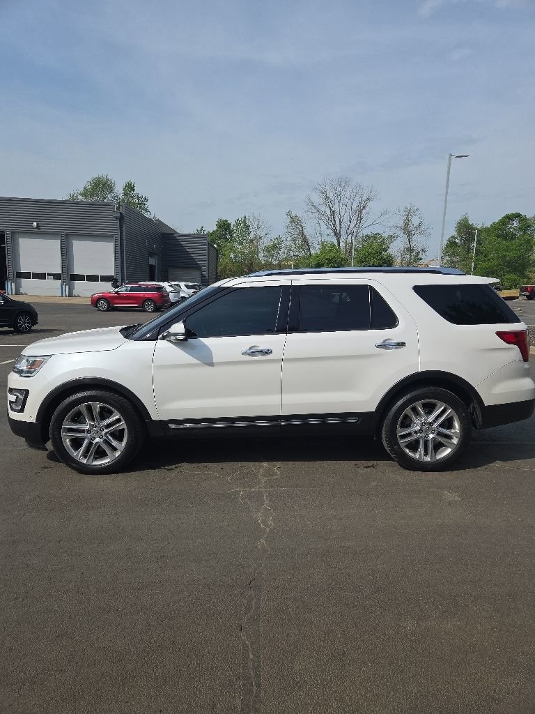 Used 2017 Ford Explorer Limited w/ Equipment Group 301A FWD image 4