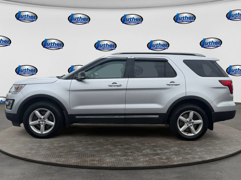 Used 2017 Ford Explorer XLT w/ Equipment Group 202A AWD/4WD image 2