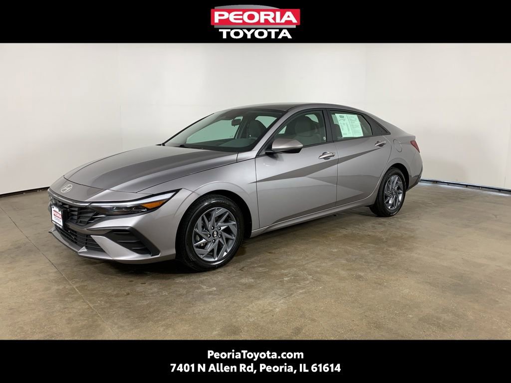 Used 2024 Hyundai Elantra SEL image 1