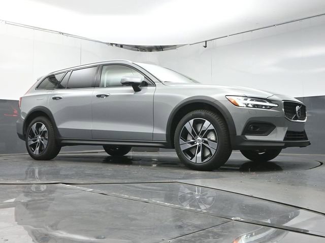 New 2026 Volvo V60 B5 Cross Country Plus w/ Protection Package Premier AWD/4WD image 40