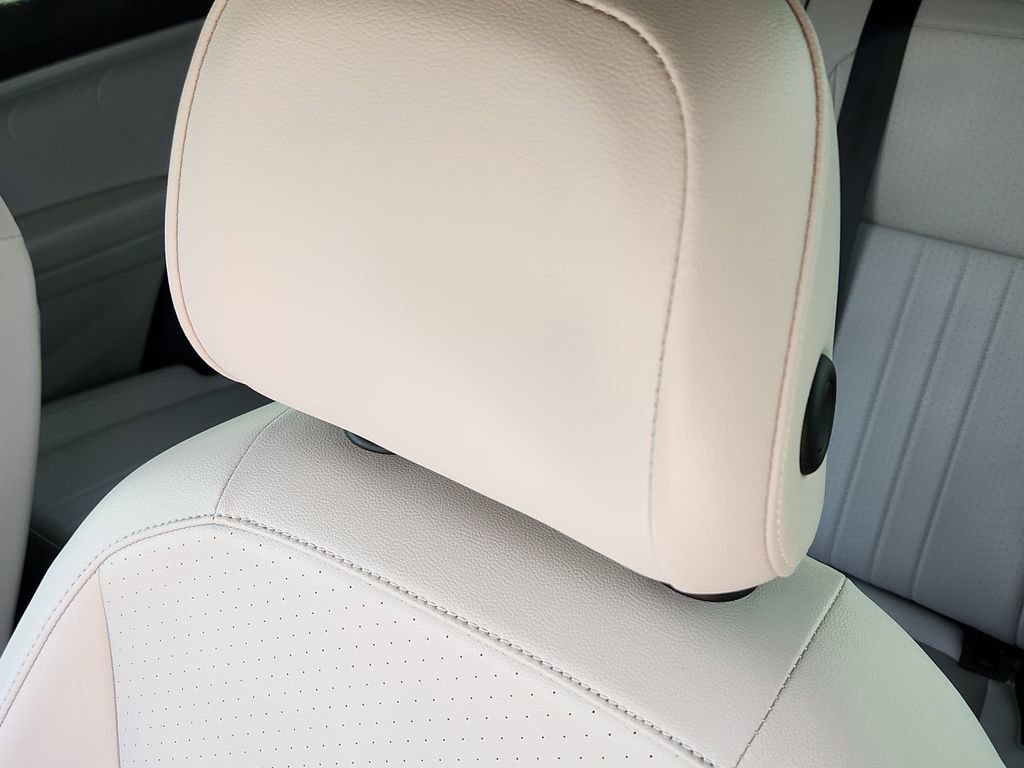 Used 2024 Volkswagen Tiguan SE w/ MDO Package, Two-Row image 5