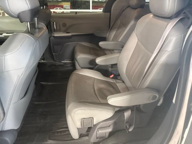 Used 2021 Toyota Sienna Limited FWD image 4
