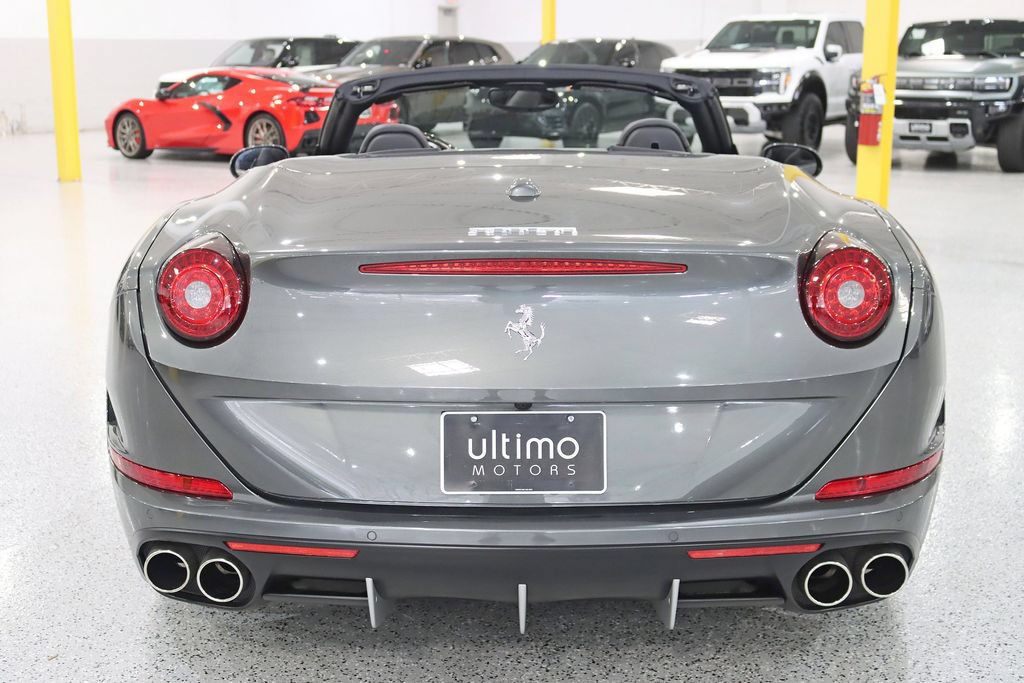 Used 2016 Ferrari California T RWD image 16