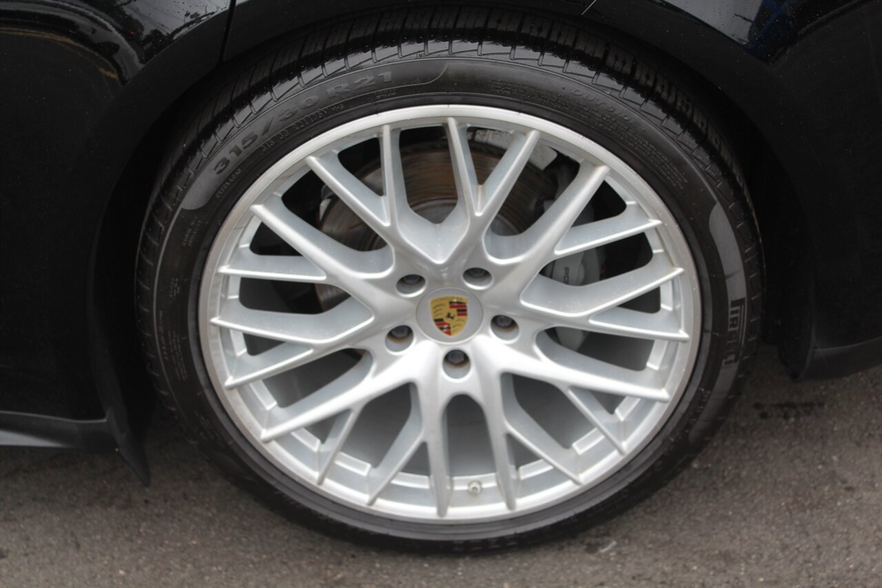 Used 2018 Porsche Panamera 4S image 30