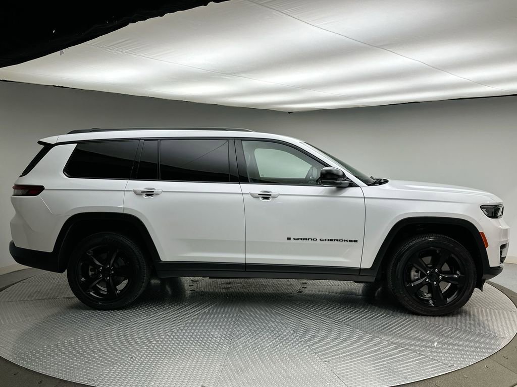 Used 2025 Jeep Grand Cherokee L Altitude AWD/4WD image 14