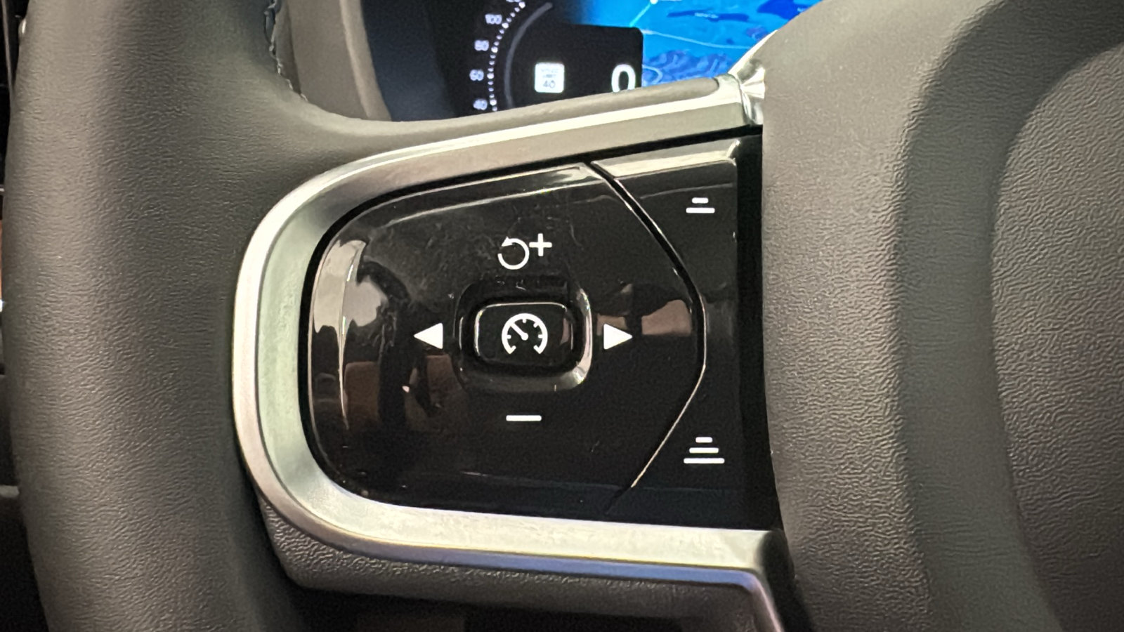 Certified 2024 Volvo XC60 T8 Plus w/ Climate Package AWD/4WD image 13
