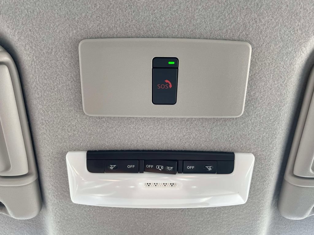 Used 2023 Nissan Kicks SR w/ SR Premium Package FWD image 31