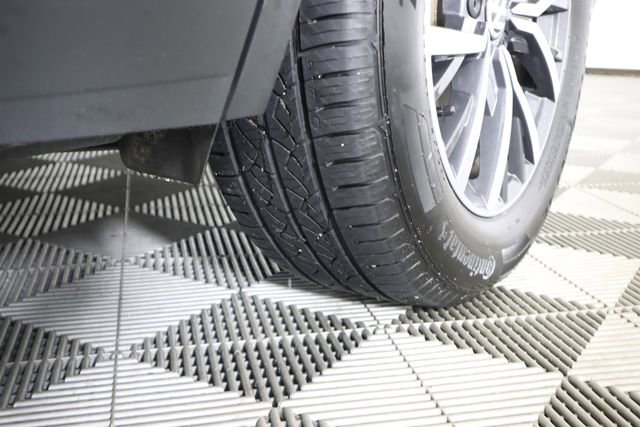 Used 2020 Volkswagen Tiguan SE w/ Panoramic Sunroof Package image 18