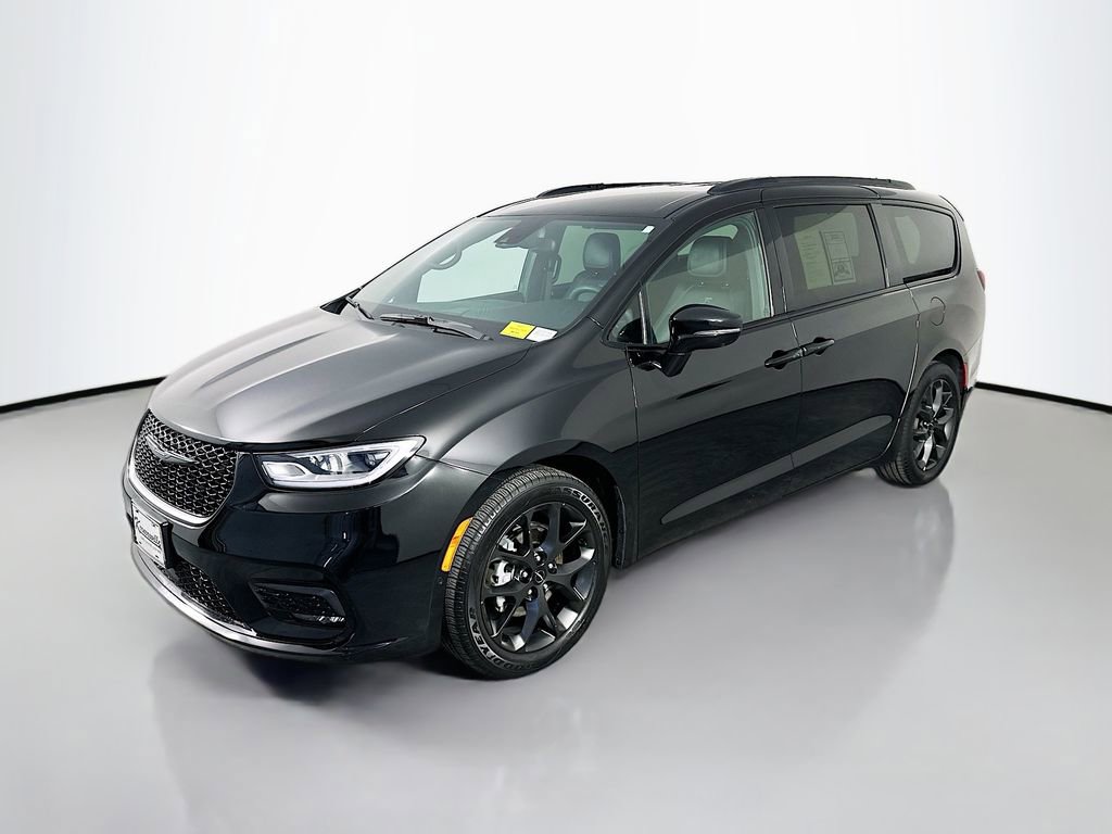 Used 2024 Chrysler Pacifica Touring-L w/ S Appearance Package FWD image 3