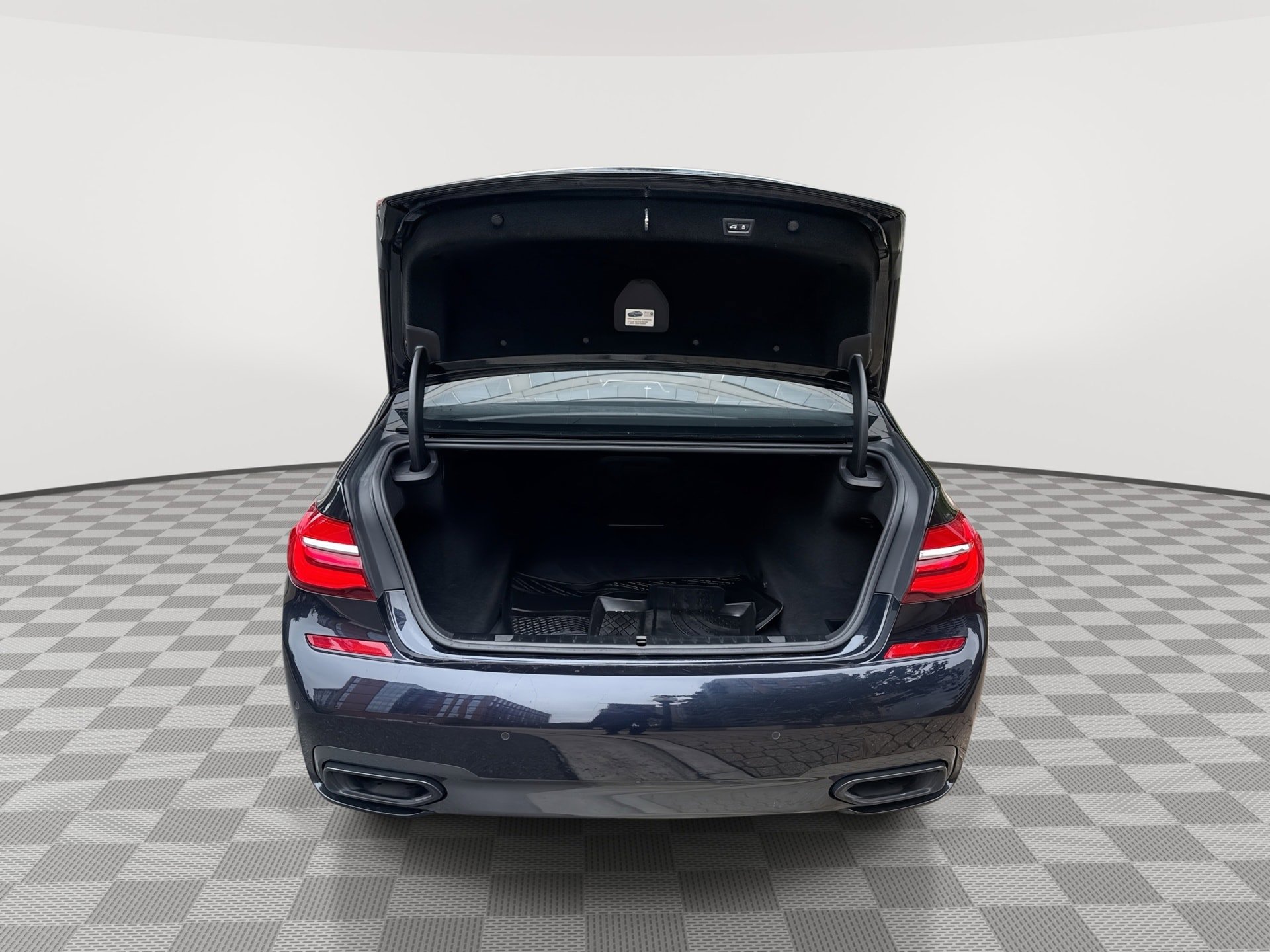 Used 2018 BMW 750i xDrive AWD/4WD image 21