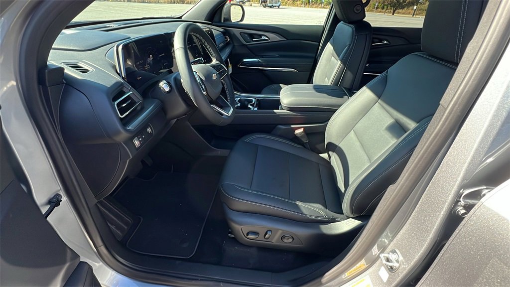 New 2026 Chevrolet Traverse LT w/ Driver Confidence Package image 13