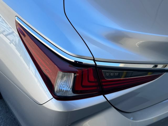 Certified 2025 Lexus ES 350 w/ Premium Package FWD image 17