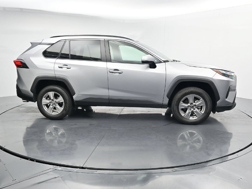 Used 2025 Toyota RAV4 XLE AWD/4WD image 9