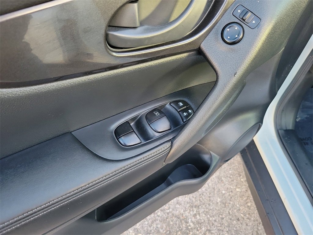 Certified 2020 Nissan Rogue S image 16